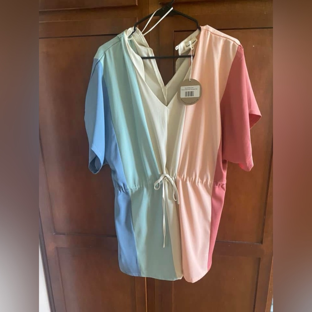 Romper size small. With a drawstring in the middle.